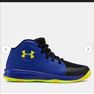 Boys UA Hightop sneakers